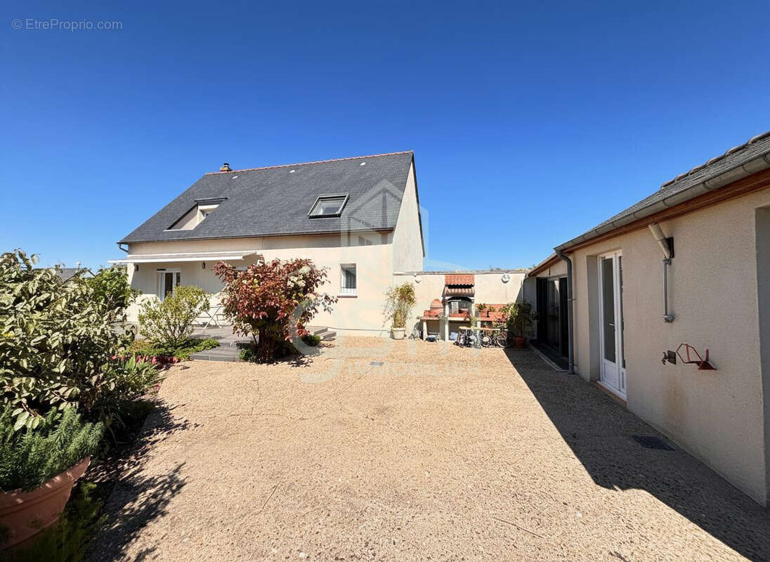 Maison à SAINTE-MAURE-DE-TOURAINE
