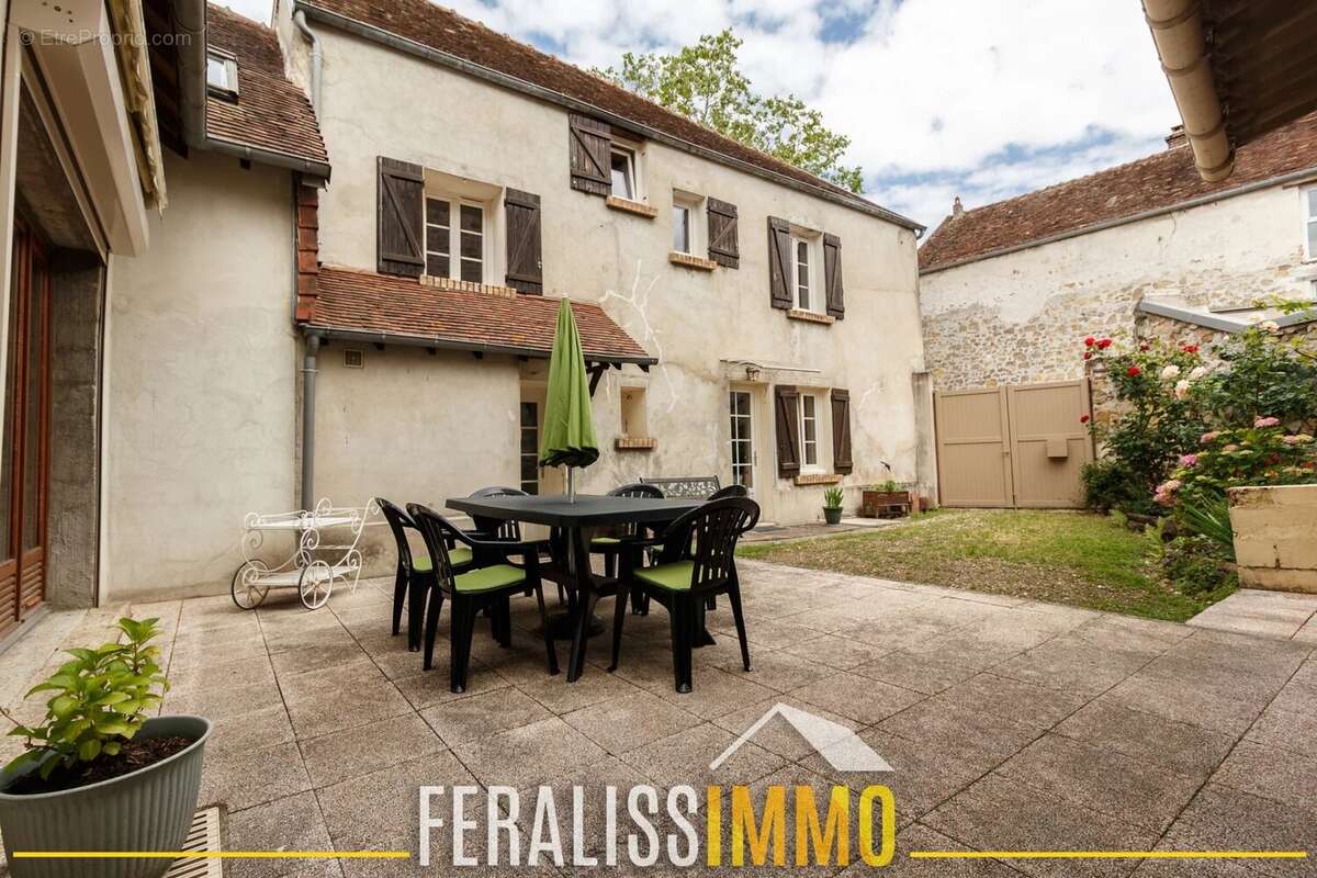 Maison à JOUY-LE-MOUTIER