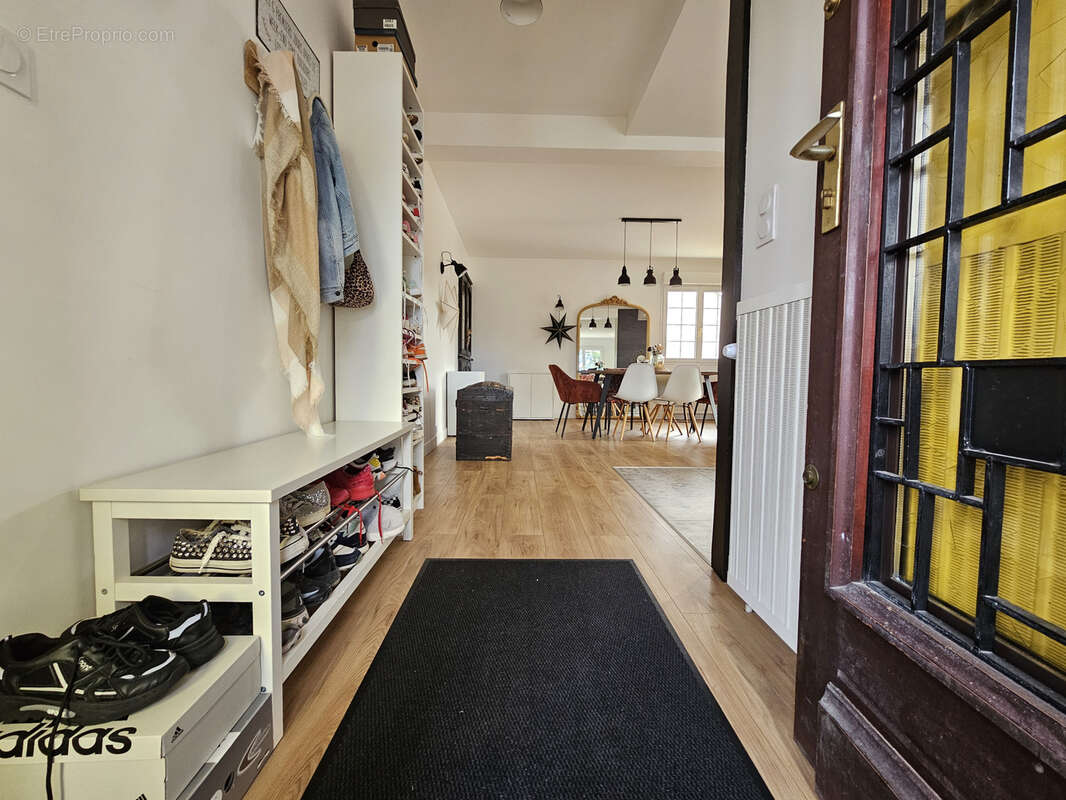 Maison à SAINT-DENIS-DE-L'HOTEL