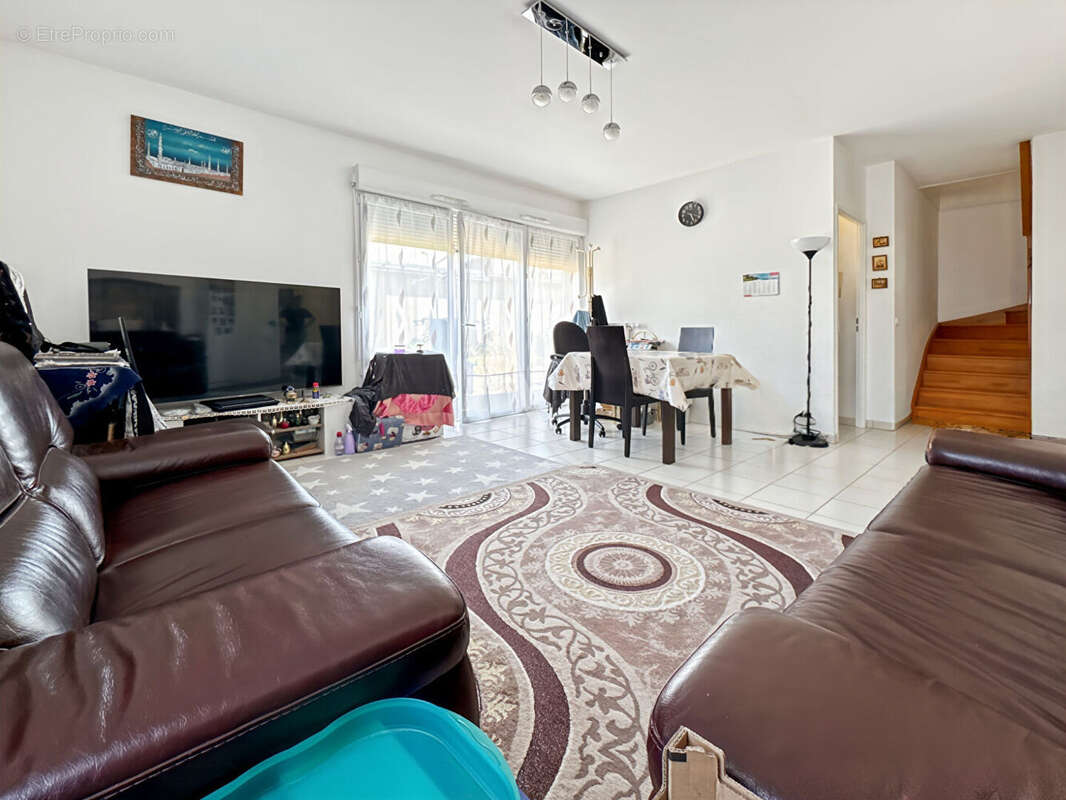 Maison à JOUY-LE-MOUTIER