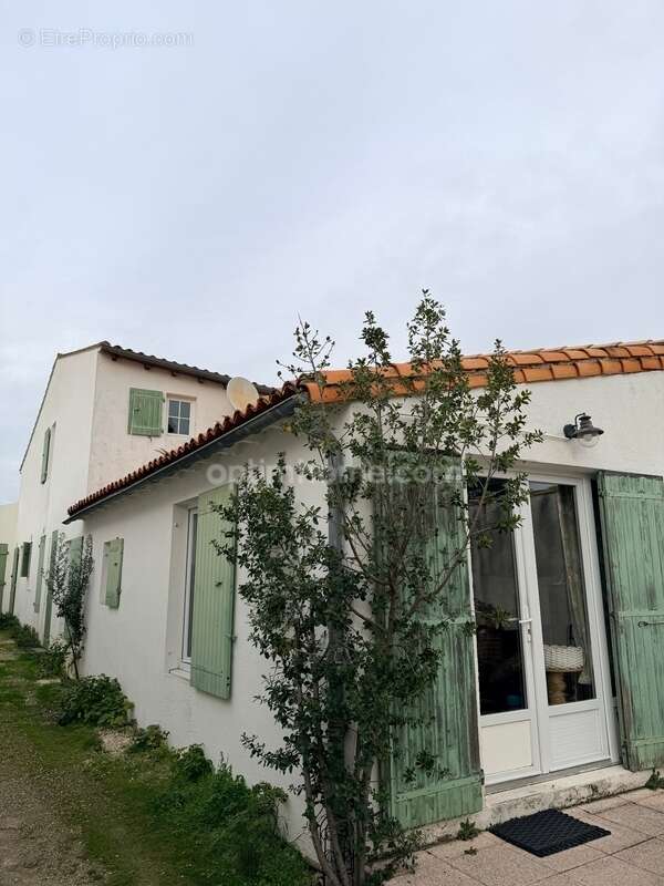 Appartement à LA FLOTTE