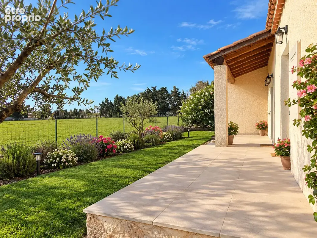 Saint Etienne du Grès : Villa de plein pied, 3 chambres, terrain 410m² - photo 2