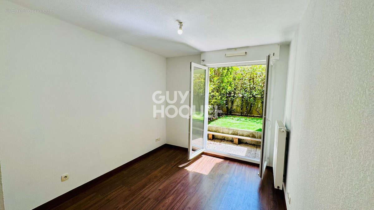 Appartement à CRUSEILLES