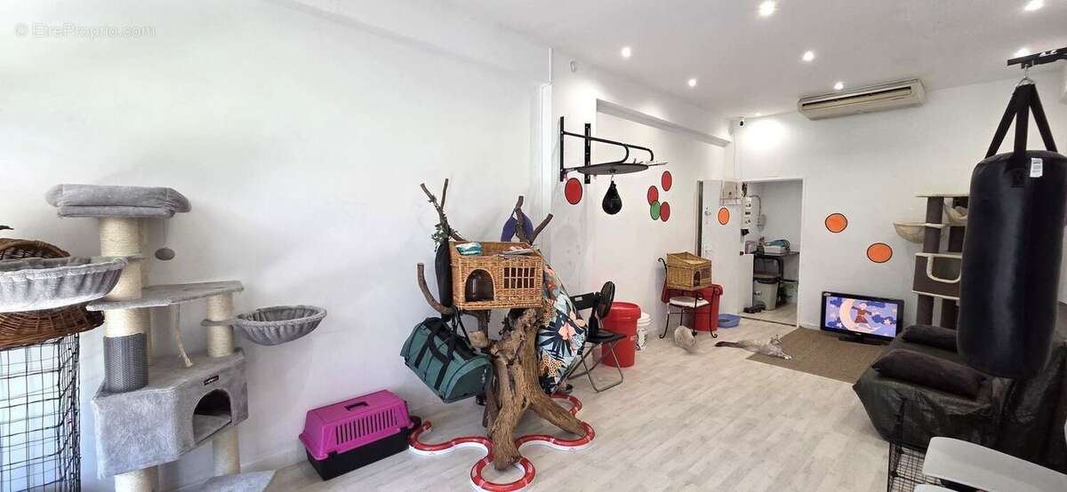 AUBAGNE-LOCAL A VENDRE-LOUE-RESIDENCE CALME-INVESTISSEURS-BON - Autre à AUBAGNE