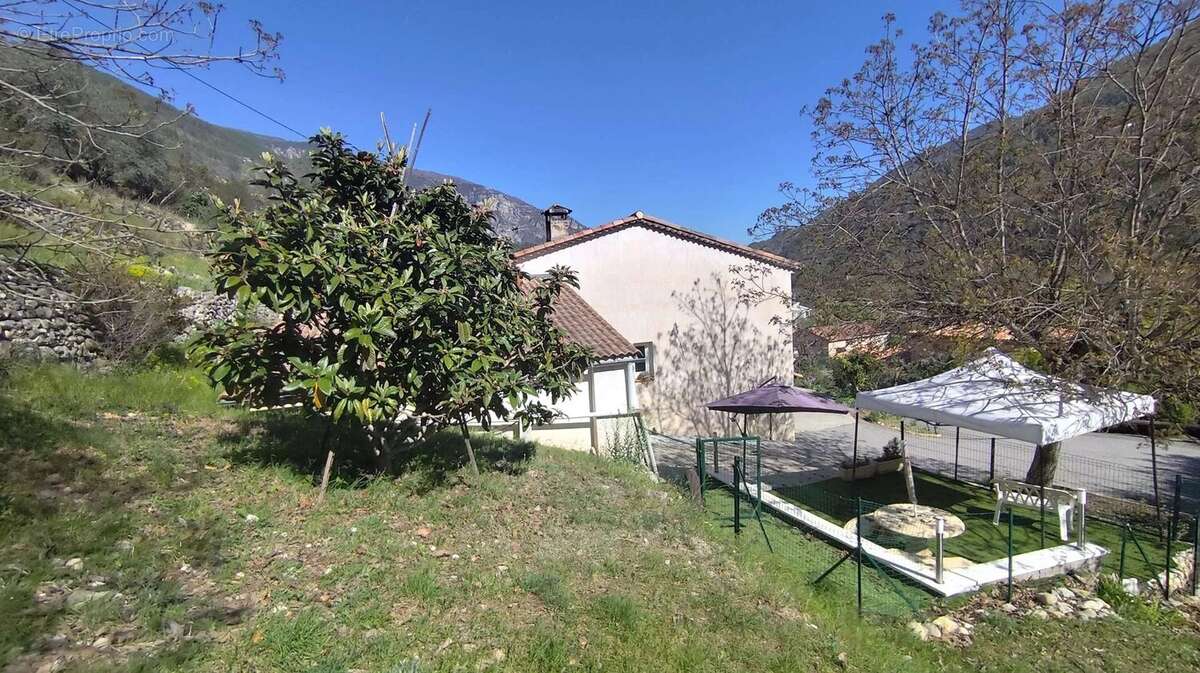 Maison à PUGET-THENIERS