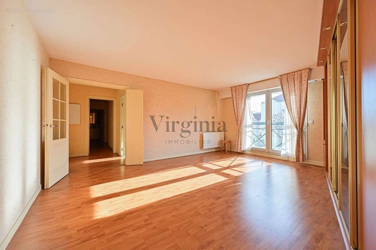 Appartement à CHARENTON-LE-PONT