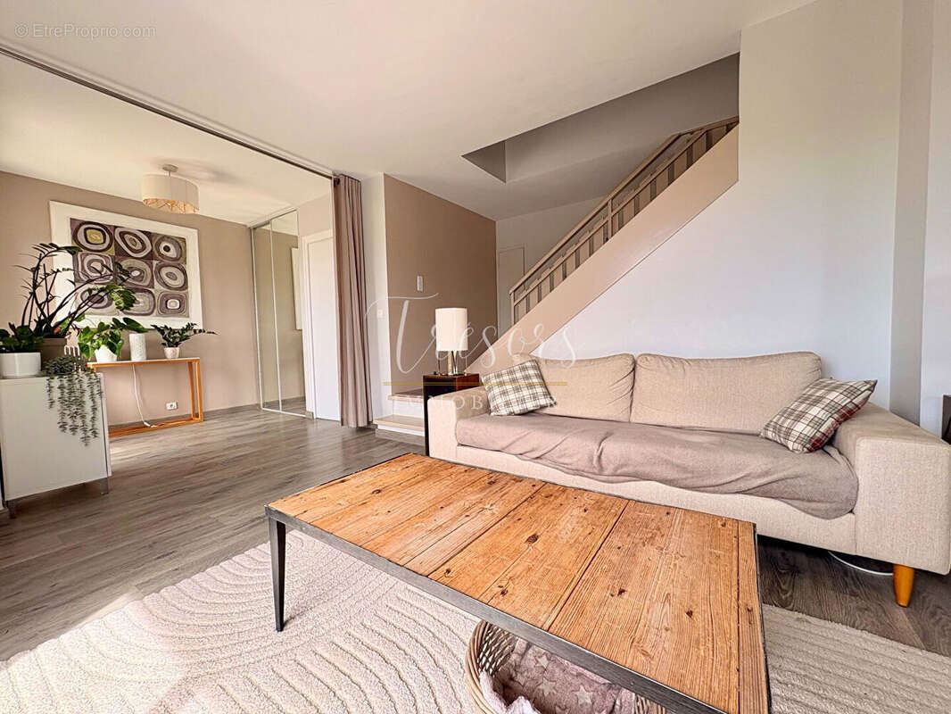 Maison de charme rénovée avec piscine et panorama d'exception - Quintal - photo 2