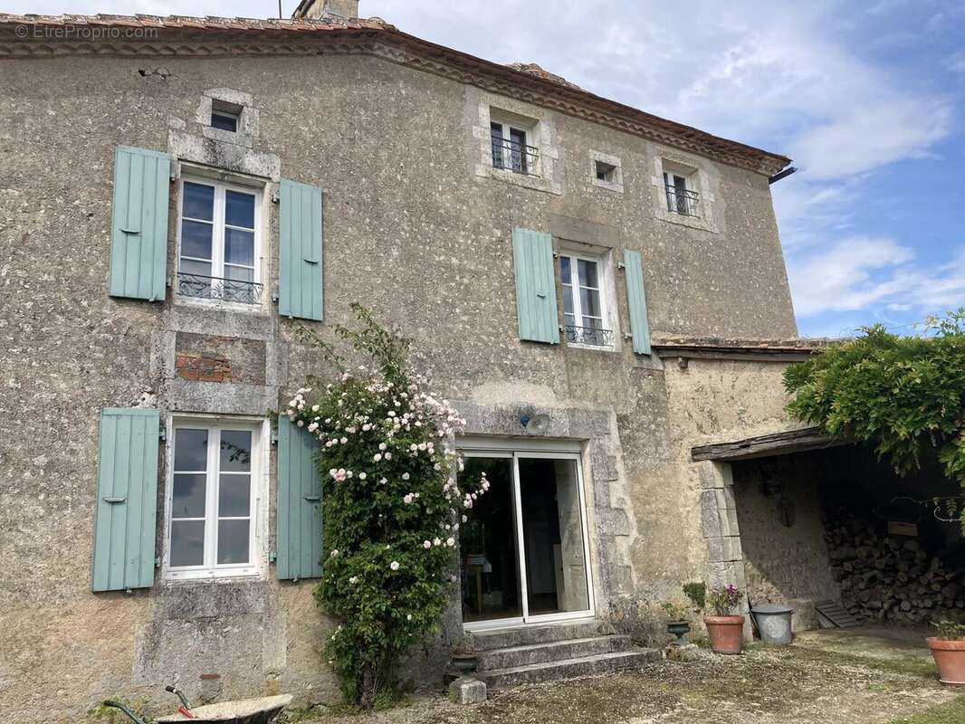 Maison avec 4 chambres, dépéndances et piscine - photo 23