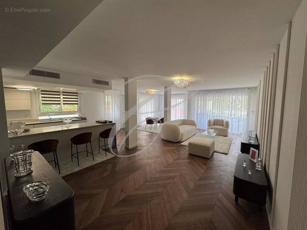 Appartement à ROQUEBRUNE-CAP-MARTIN