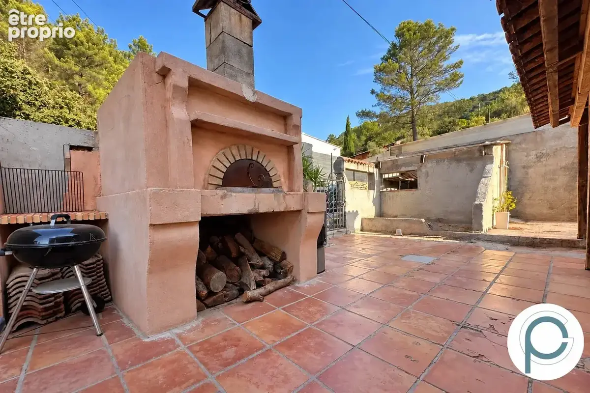 Maison t5  4 chambres  jardin et terrasses  village de signes - photo 13