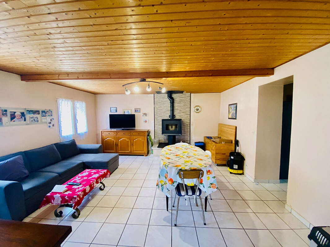 Maison à COUQUEQUES