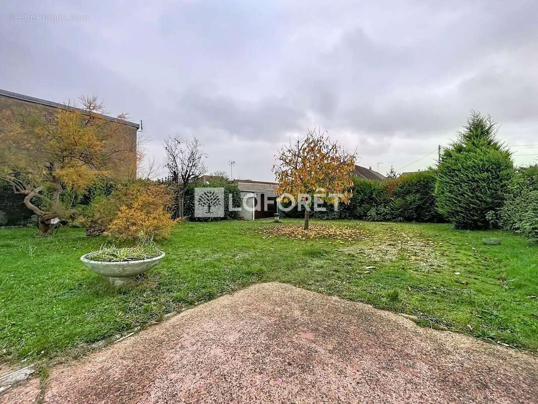 Maison à SAINT-ETIENNE-DU-ROUVRAY