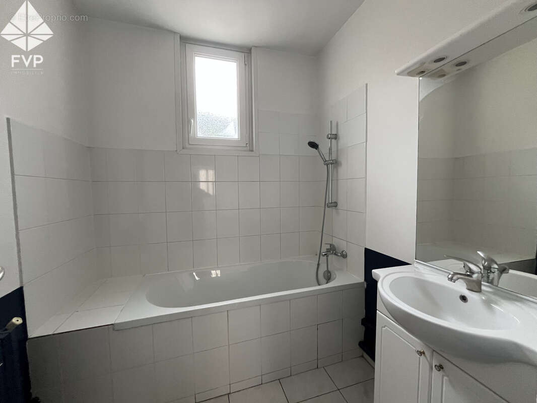 Maison de ville pleine de potentiel à Bolbec Quartier de la Piscine - photo 4
