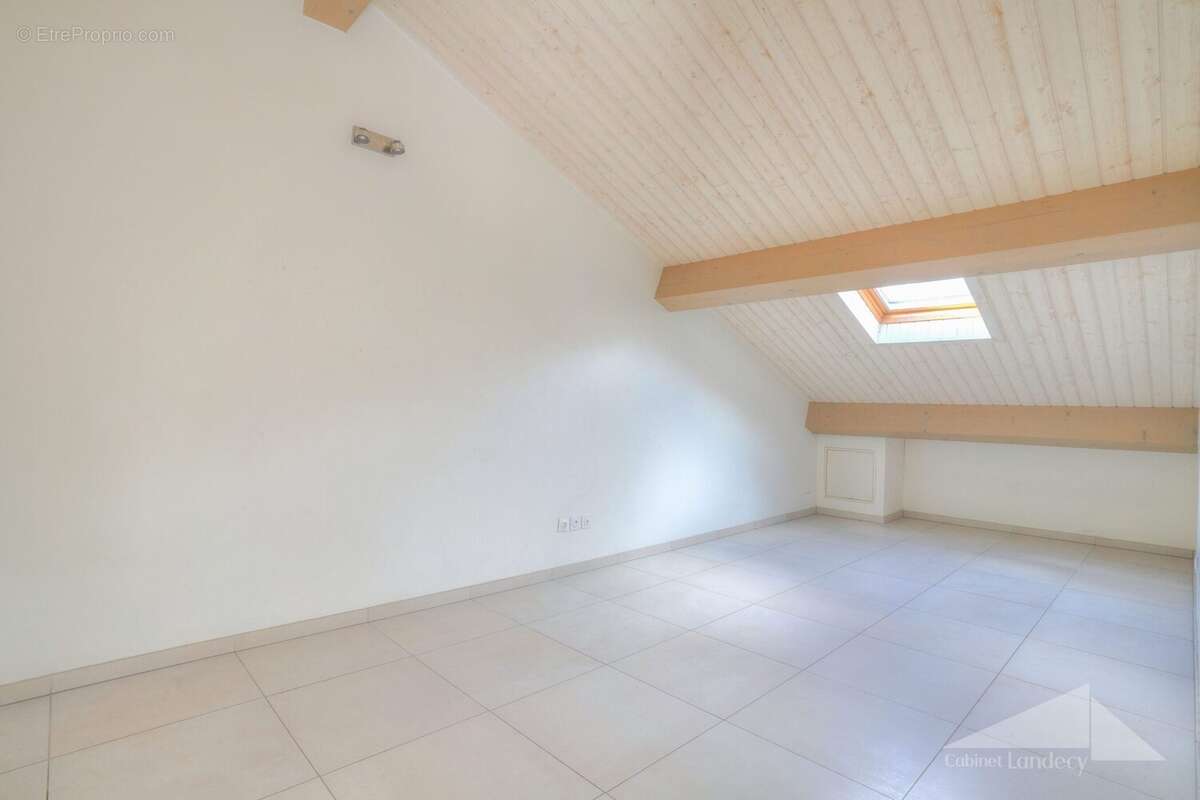 Appartement à SERGY