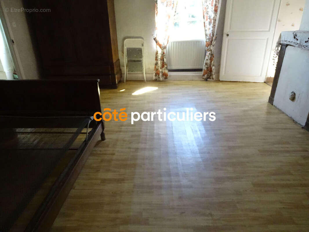 Maison à SAINT-HILAIRE-EN-LIGNIERES