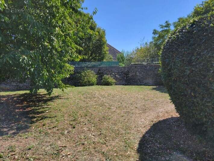 Maison à NANTEUIL-EN-VALLEE