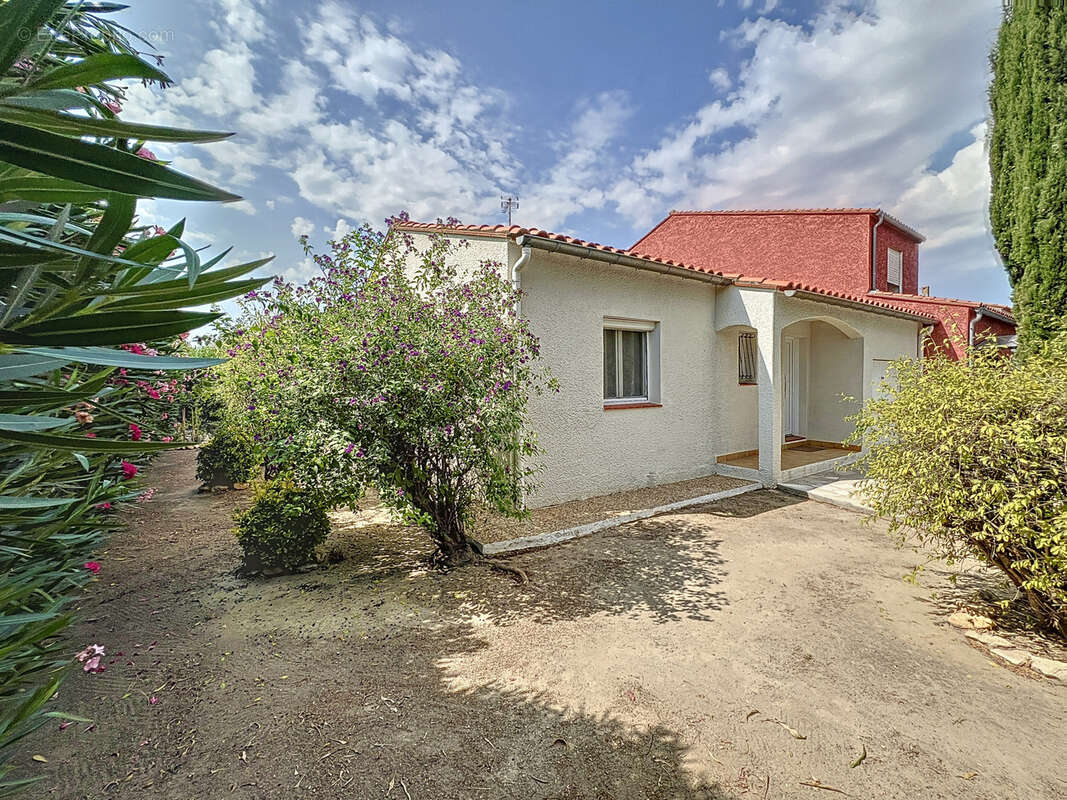 Maison à SAINT-LAURENT-DE-LA-SALANQUE