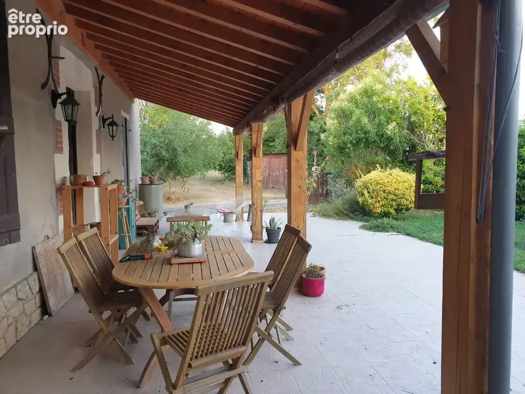Maison ancienne rénovée avec dépendances - photo 2