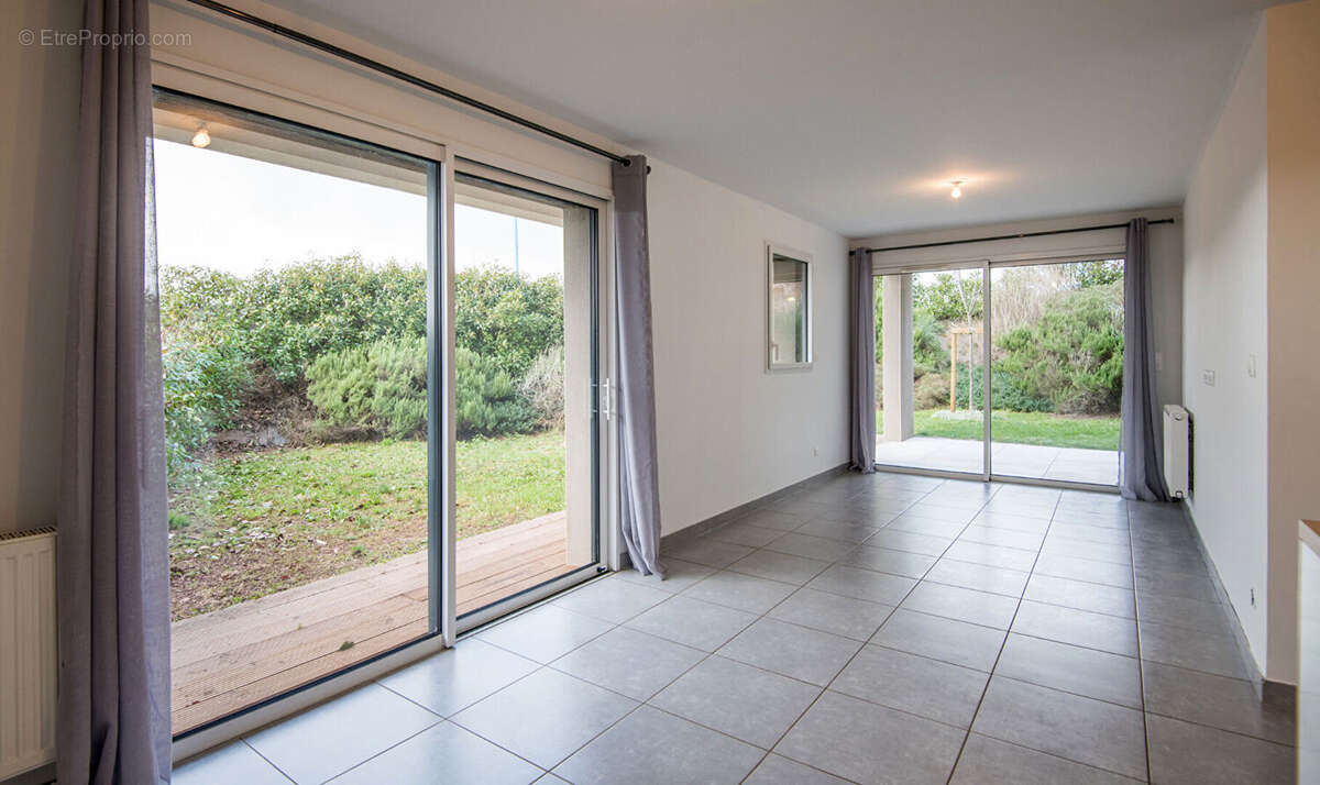 Appartement à ONET-LE-CHATEAU