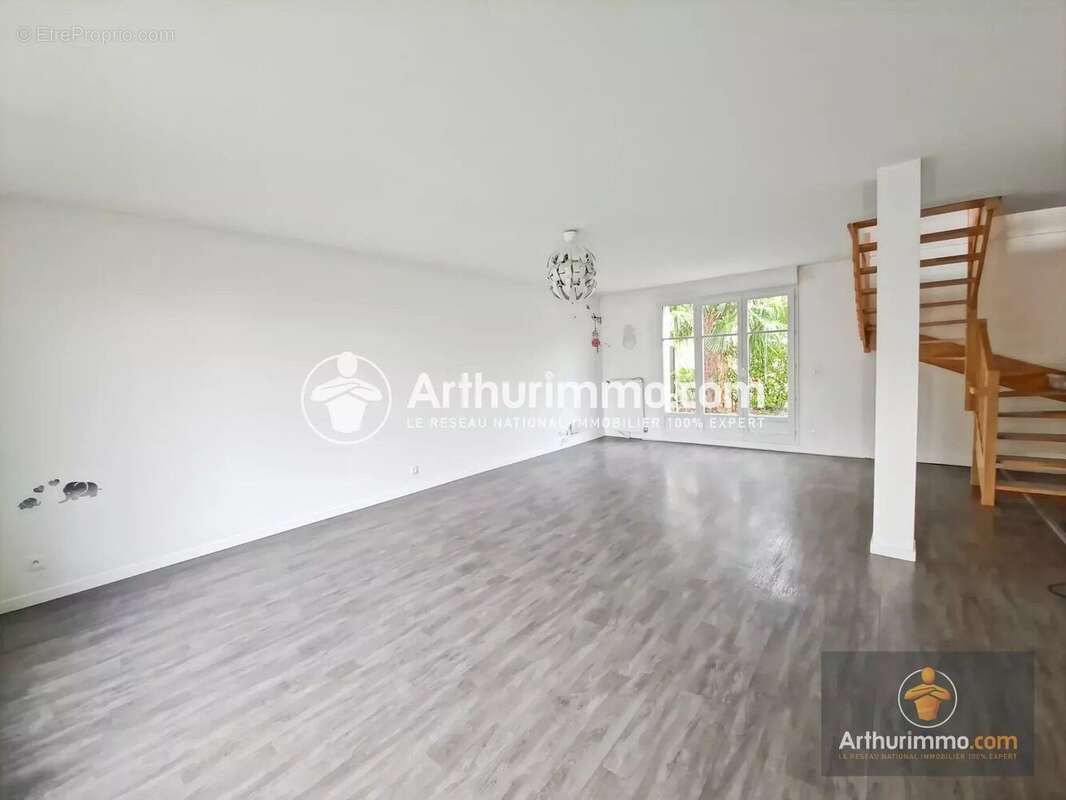 Maison à SAINT-PIERRE-DU-PERRAY