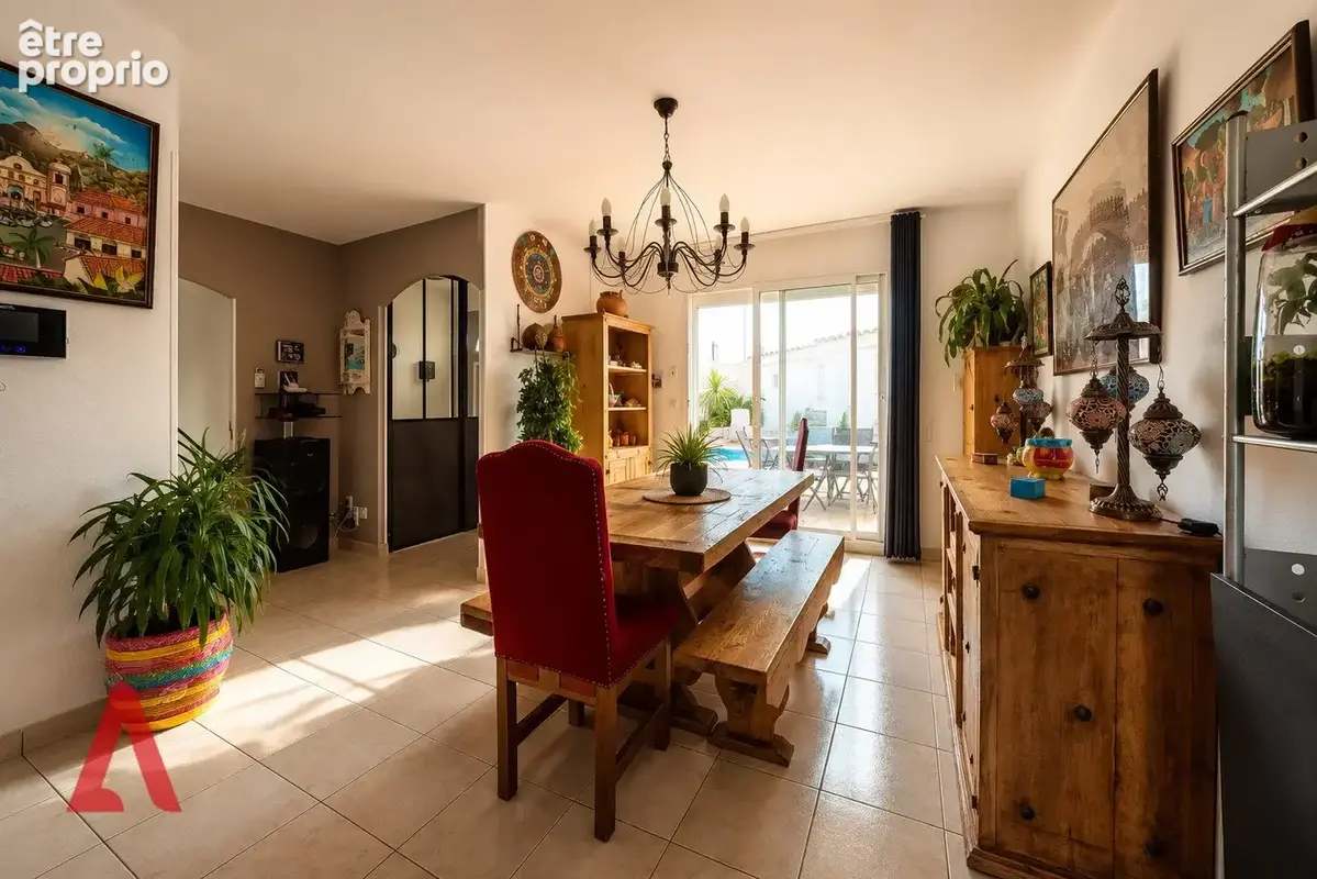 Coup de cur à Margon : villa avec piscine, jardin et logement indépendant  315 000  - photo 2