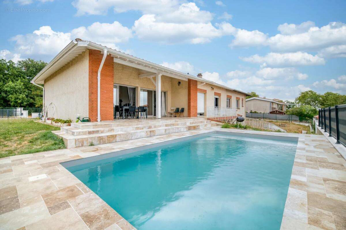 Maison de 7 pièces de 300 m² à Belberaud - photo 2