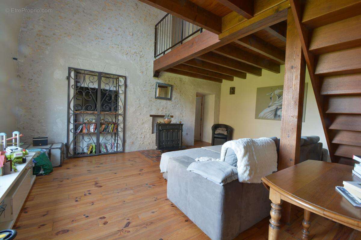 Maison à IVOY-LE-PRE