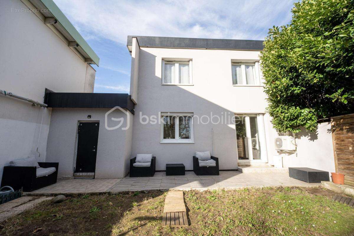 Maison 4 pièces avec jardin et garage - photo 2