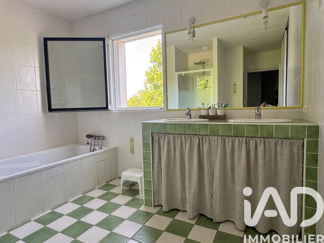 Maison 185 m² à Cheffois  - photo 8