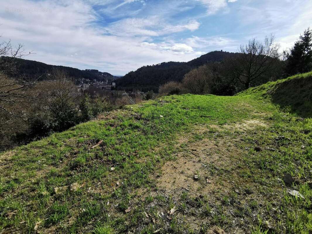   - Terrain à VALS-LES-BAINS