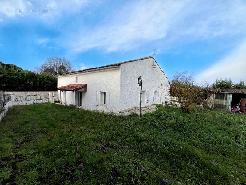 Maison à BURIE