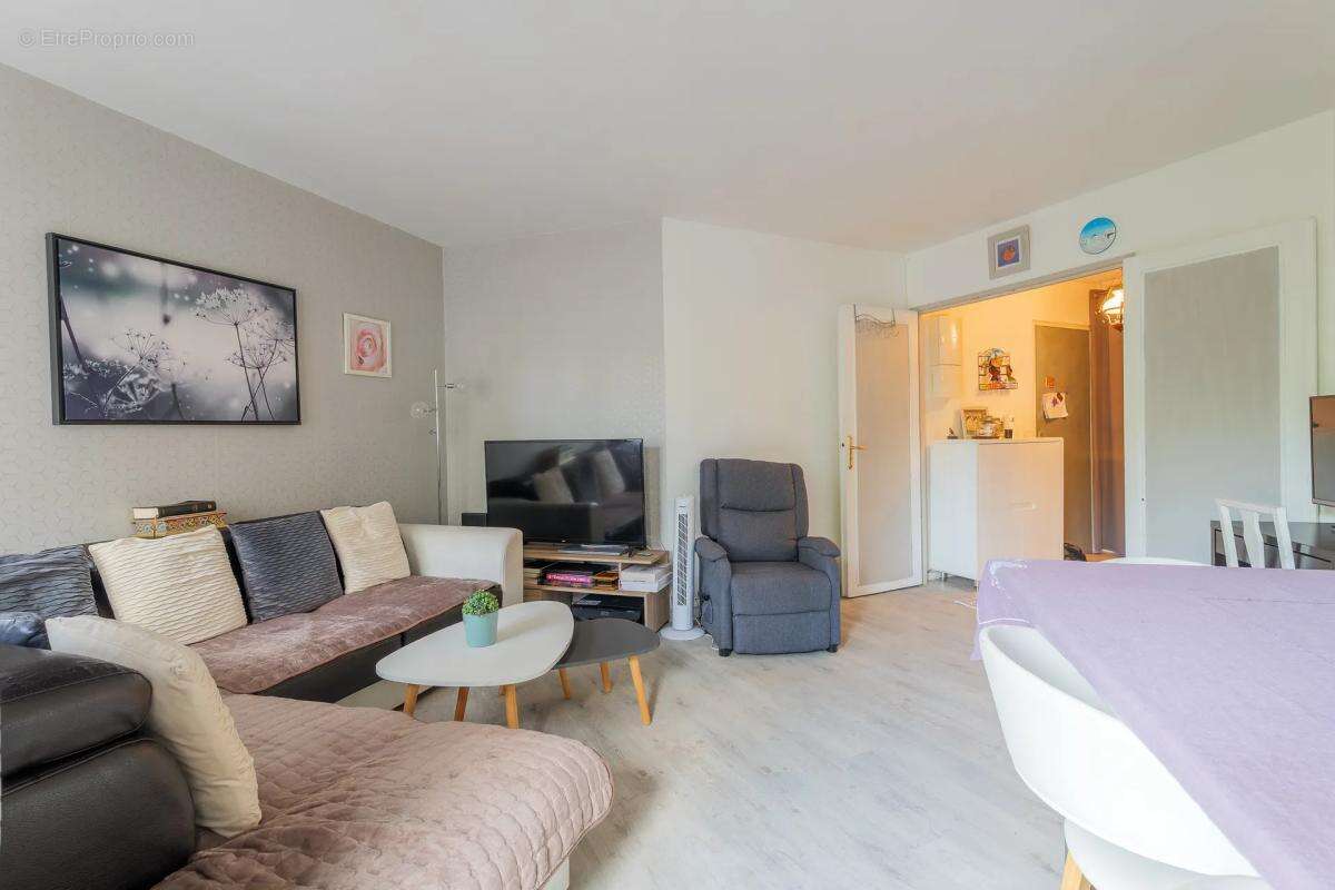 SEVRAN - Appartement de type T4 de 77 m²  avec Balcon et Loggia - photo 6