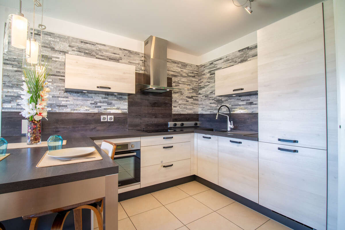 Appartement à CRUSEILLES