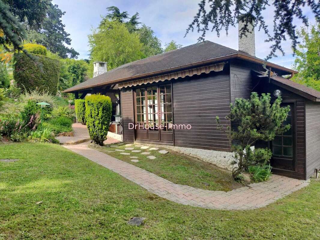 Maison à MAURECOURT