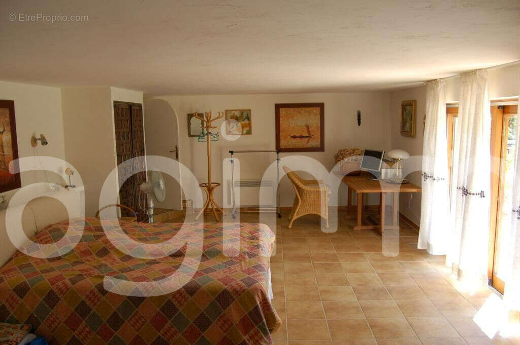 Maison à SAINT-CEZAIRE-SUR-SIAGNE