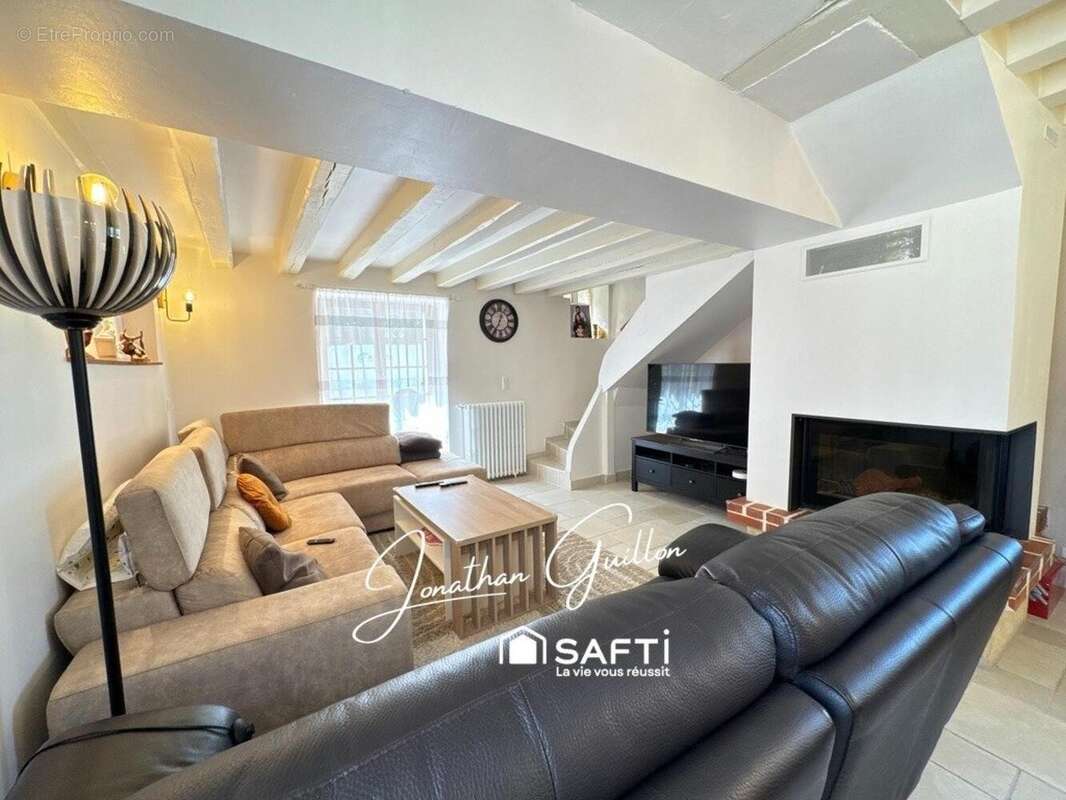 Maison 175 m² à Montceaux-Les-Meaux  - photo 2