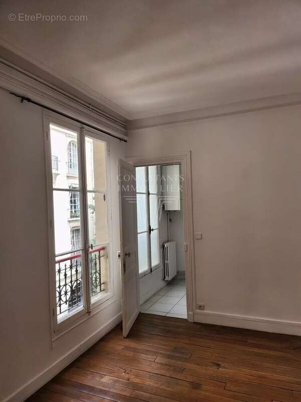 Appartement à PARIS-14E