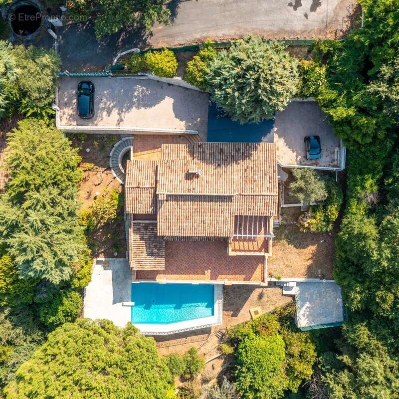 À vendre – Spacieuse villa familiale avec piscine à Saint-Paul de Vence - photo 9