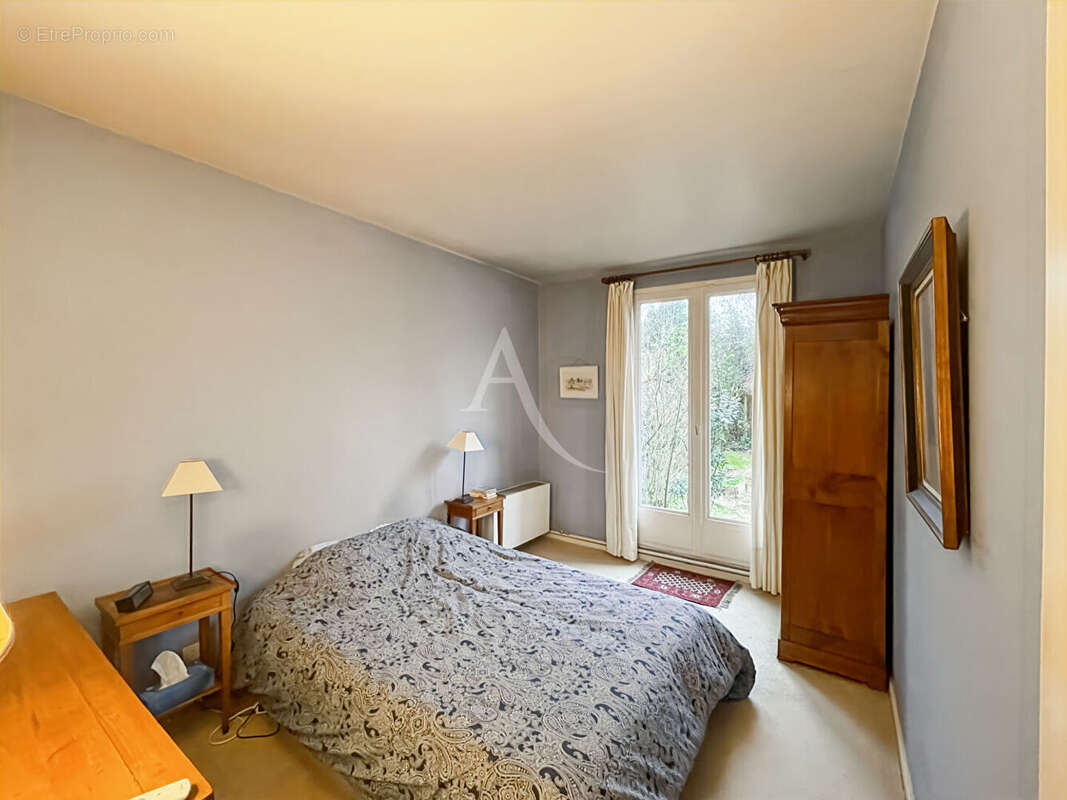 Maison à SAINTE-GENEVIEVE-DES-BOIS