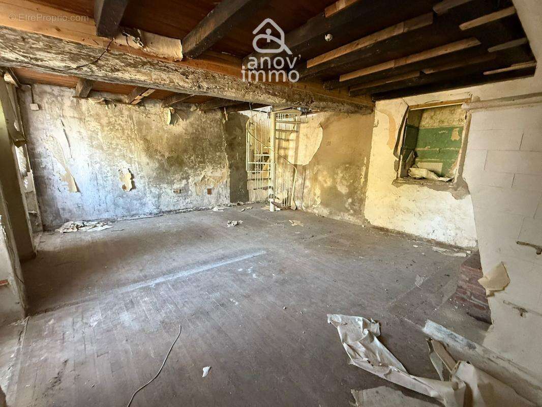 Maison charentaise avec petit jardin à rénover - La Couronne - photo 7