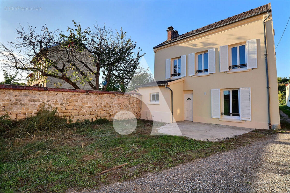 Maison à AUVERS-SUR-OISE
