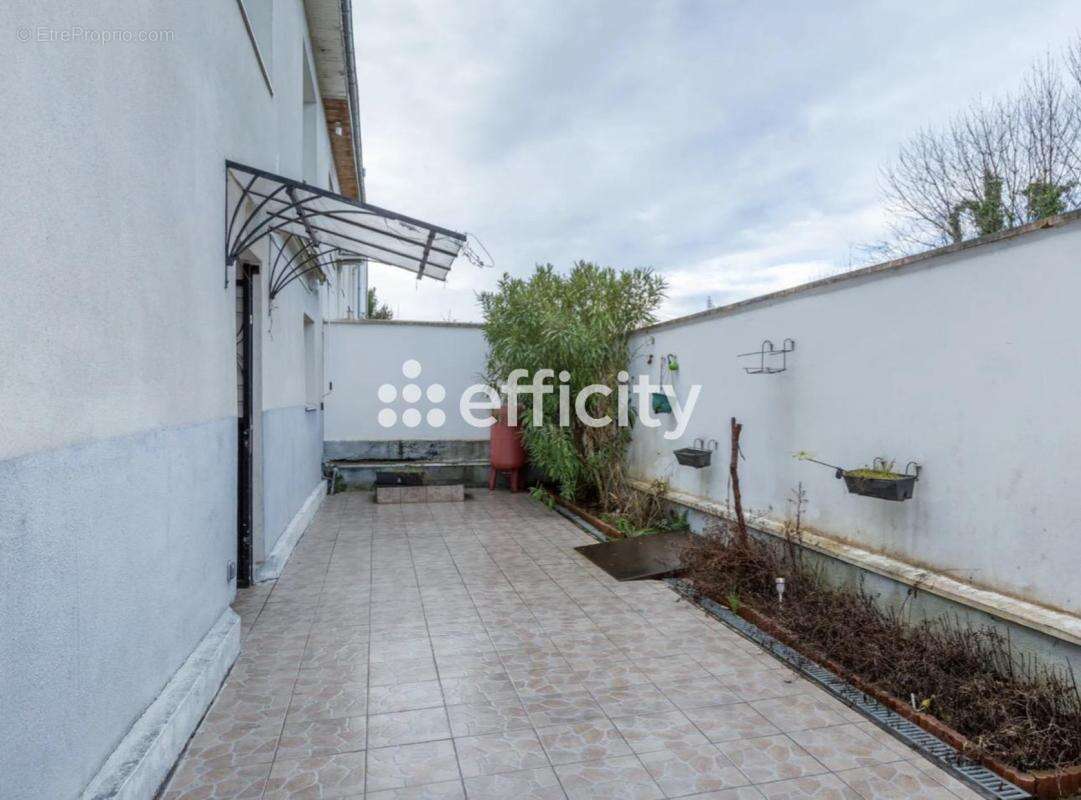 Maison à VAULX-EN-VELIN