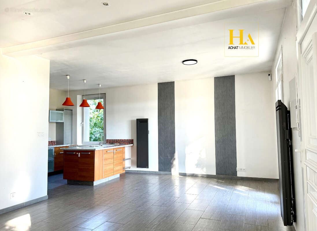 Maison à MONTELIMAR