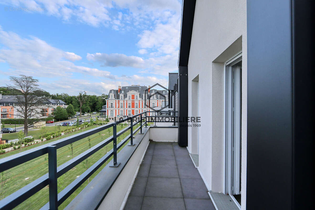 Appartement à EMERAINVILLE