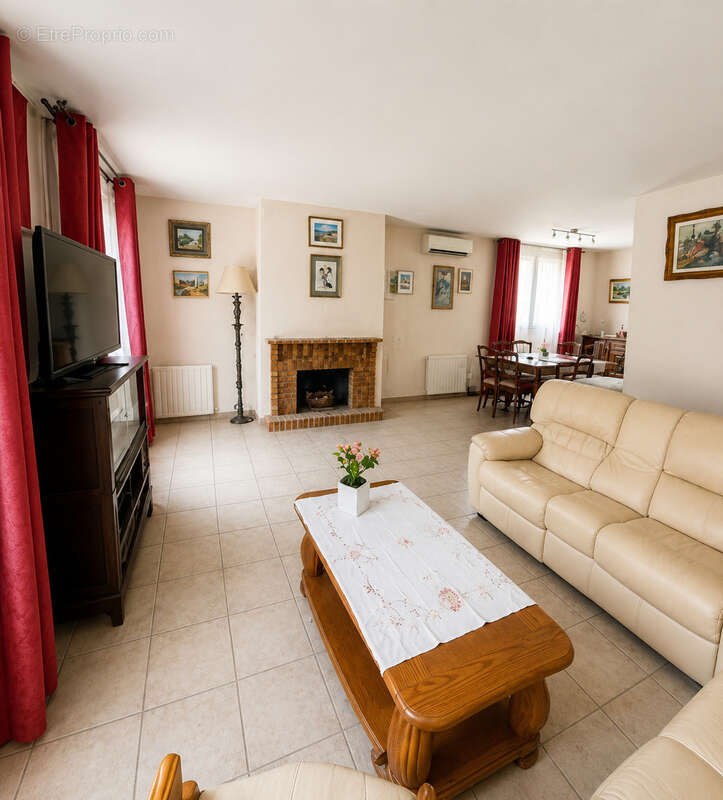 SIX-FOURS- Villa de plain pied 3 chambres - Piscine - photo 3