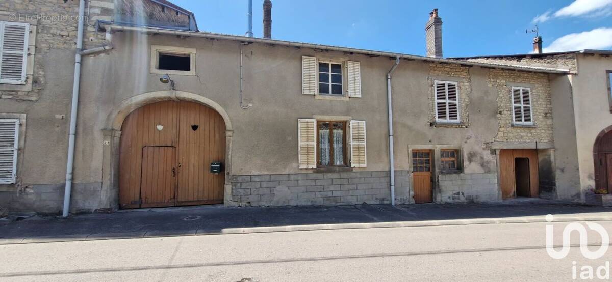 Photo 1 - Maison à LA NEUVEVILLE-SOUS-MONTFORT