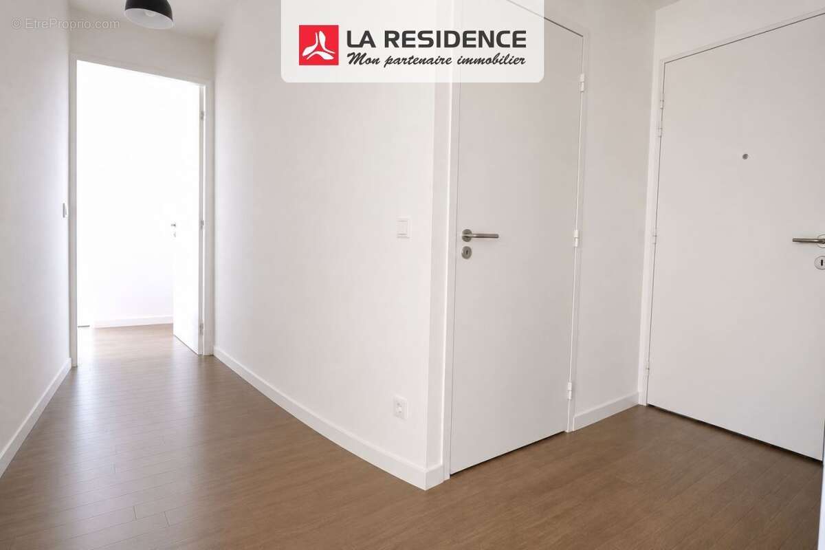 Appartement 65 m² à Saint-Cyr-L'ecole  - photo 5