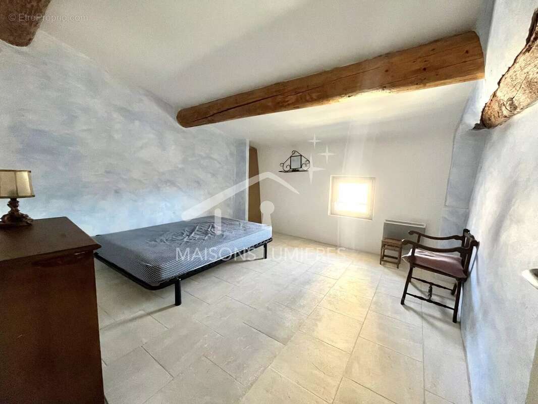 Maison à SAINT-SATURNIN-LES-APT