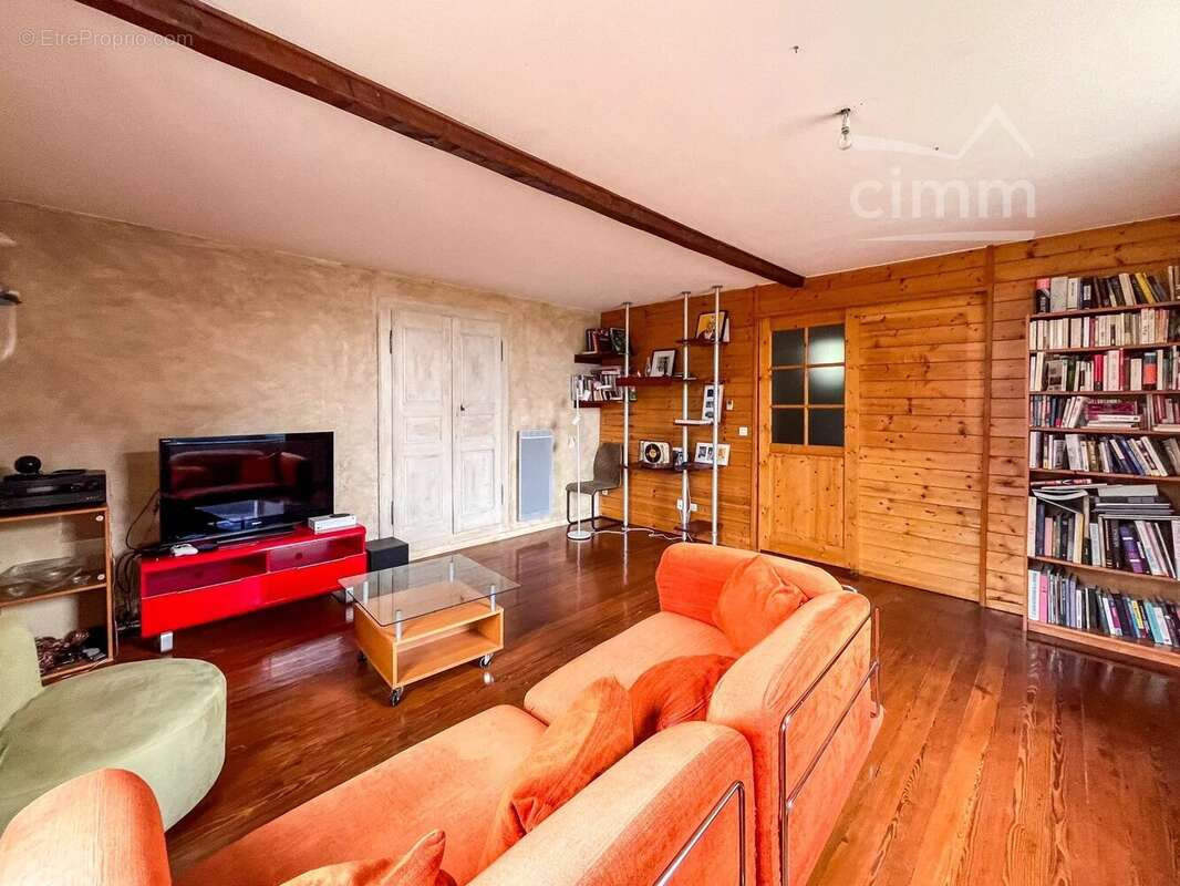 Appartement T4 de 120,16 m² - Entrée indépendante - Terrasse vue Chartreuse - dépendances - stationnement - photo 16