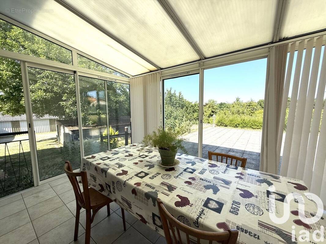 Photo 1 - Maison à VOUILLE